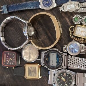 14 Mixed Vintage Men's Watches - Silver and Gold Tones